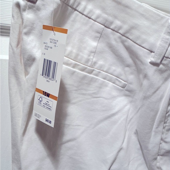 Jones New York WHITE Stretch shorts 16w NWT - Picture 3 of 7